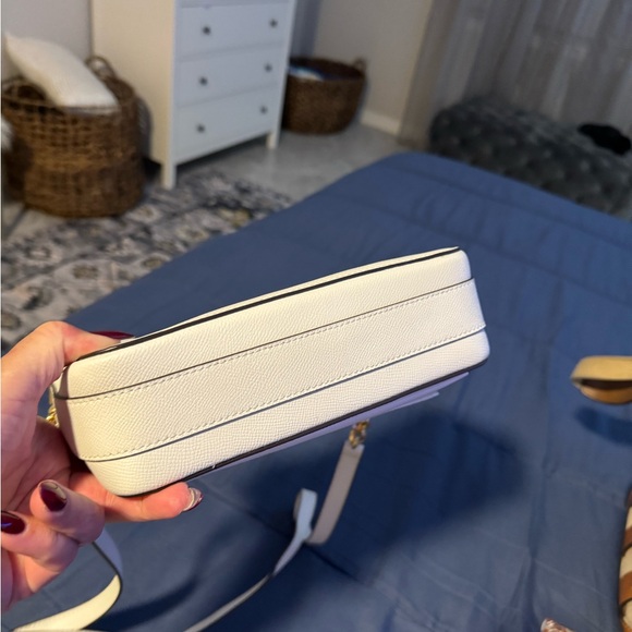 MK crossbody in excellent condition - Picture 3 of 5